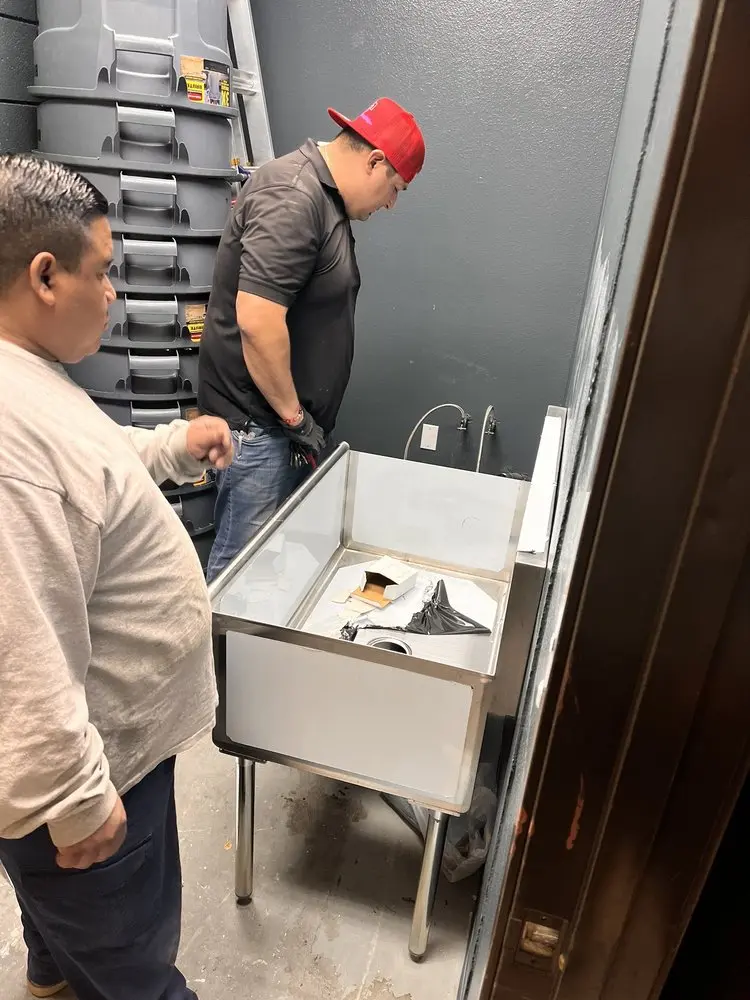 Commercial plumbing and sink installation in Laredo